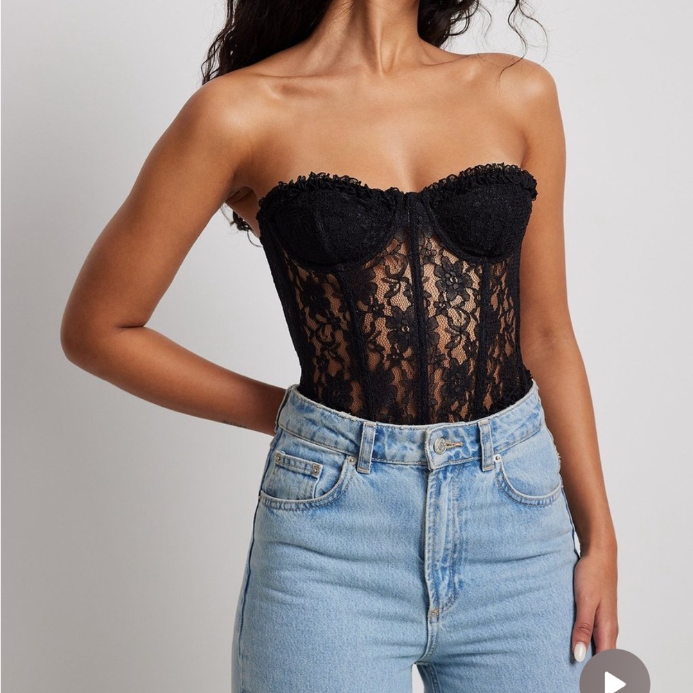Elegant Black Lace Bustier Top - Picture 4 of 5